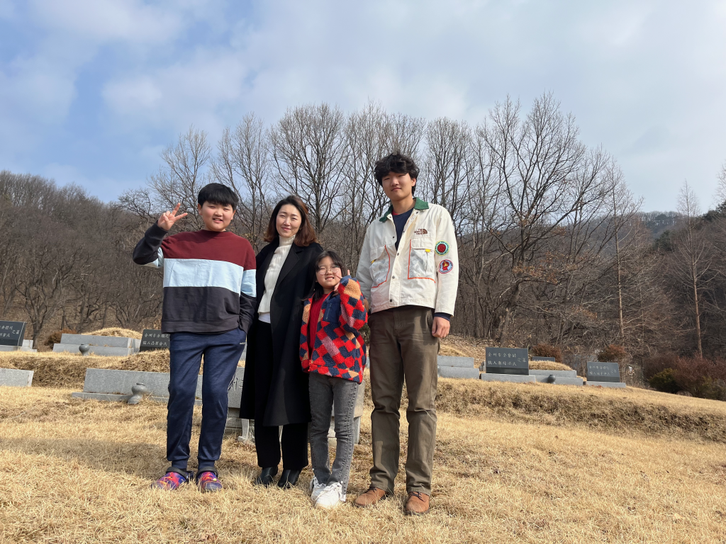 Geunghyul Park (right) with his younger brother, mother, and younger sister (left to right)